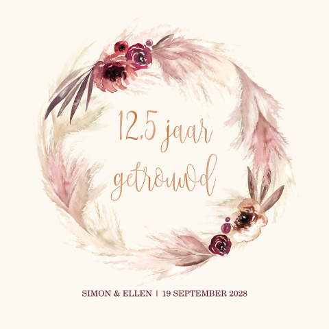 Romantische jubileumkaart met droogbloemenkrans en koperfolie